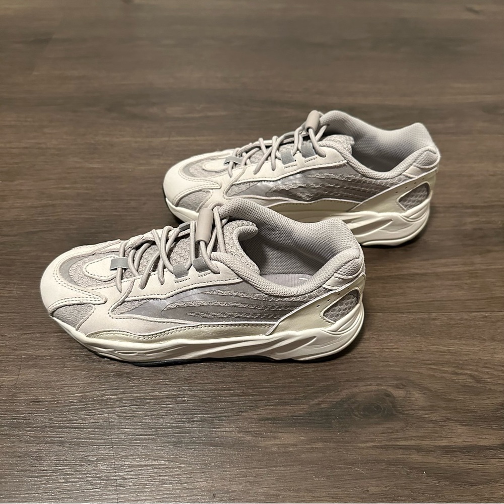 Yeezy Boost 700 V2 Static Kids 2.5Y